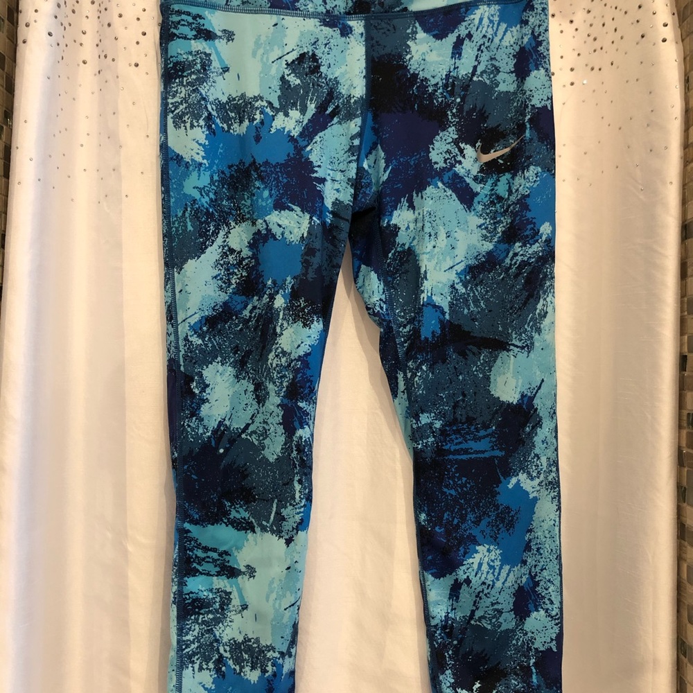 Women’s pattern Nike leggings